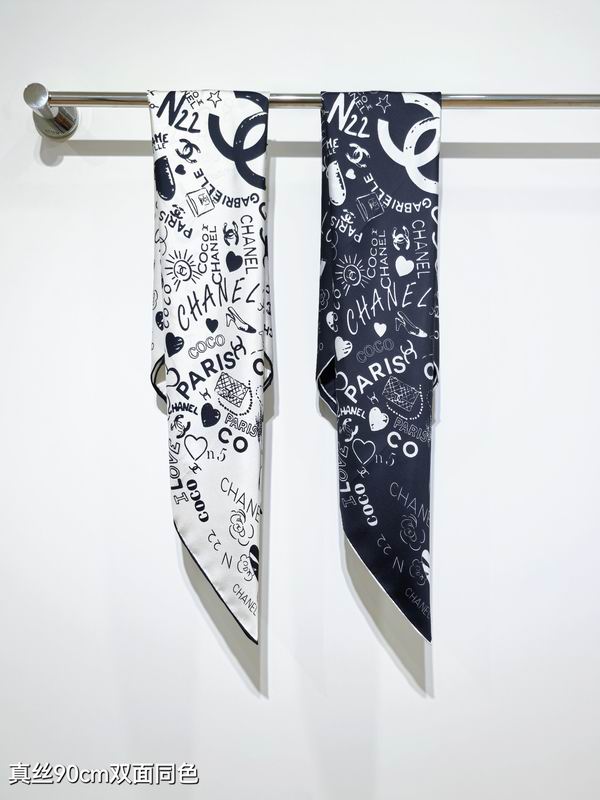 Chanel silk scarf 90X90cm E032971